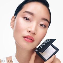Light Reflecting™ Prismatic Powder - PressedLight Reflecting™ Prismatic Powder - Pressed, Aurora
