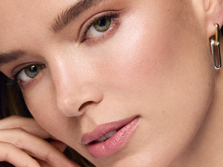 MASTER MINIMALIST MAKEUP